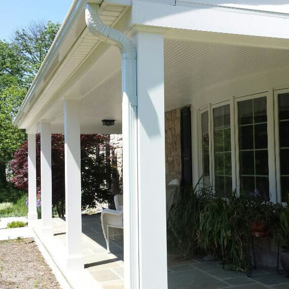 white seamless aluminum gutters